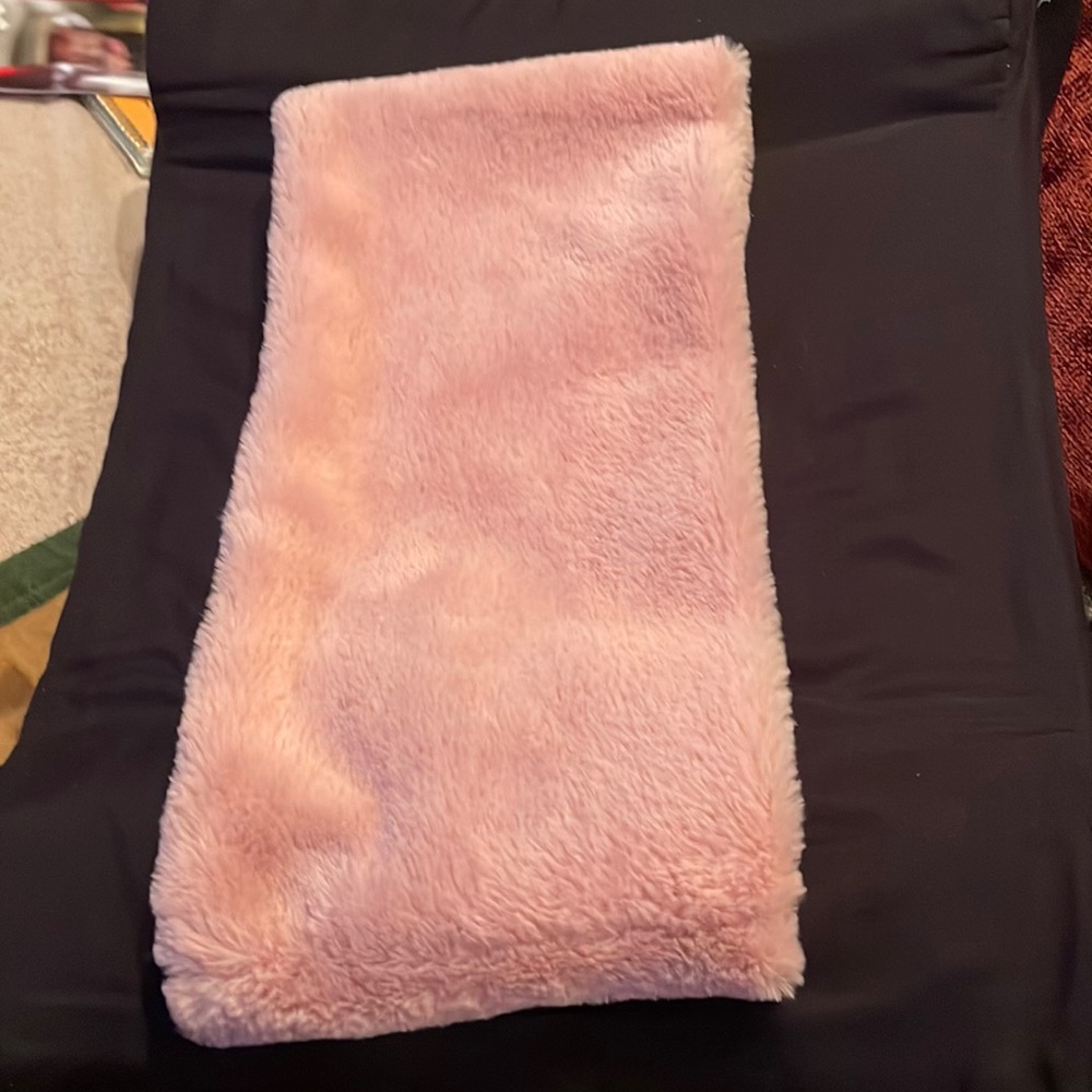 Pink chenille neck muffler
